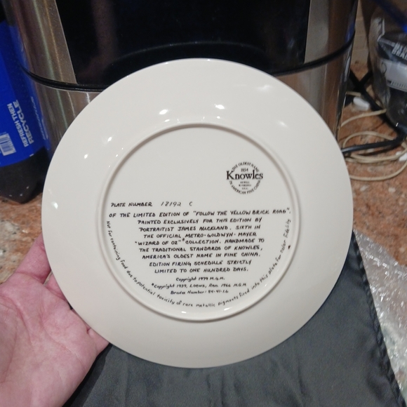 MGM Wizard of Oz 'Follow The Yellow Brick Road'Collector Plate 6th Ed. (Knowles) - Picture 3 of 4